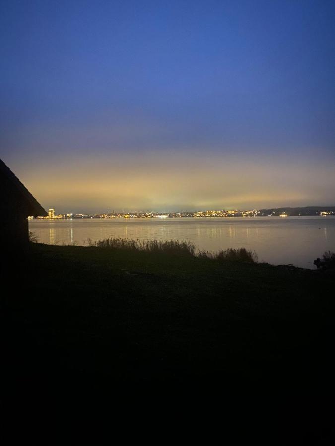 Hotel Hytte I Forste Raekke Til Fjord Holbæk Exterior foto