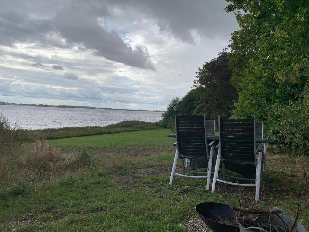 Hotel Hytte I Forste Raekke Til Fjord Holbæk Exterior foto